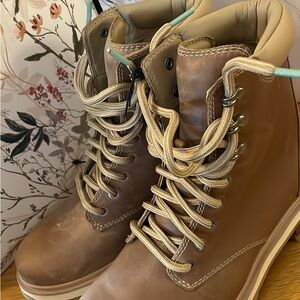 SOREL Womens Size 8.5 Beige 1" Platform Lennox Round Toe Leather Boots Waterprof